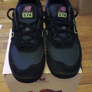 New Balance Black and Blue Sneakers Classic Athletic Design